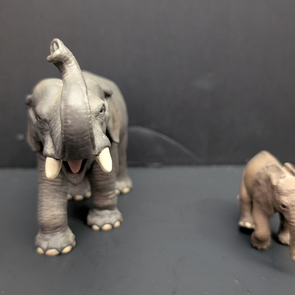Gray Elephant Toy Set - Picture 4 of 8